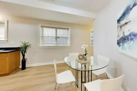 2927 North Gresham Avenue Chicago IL 60618