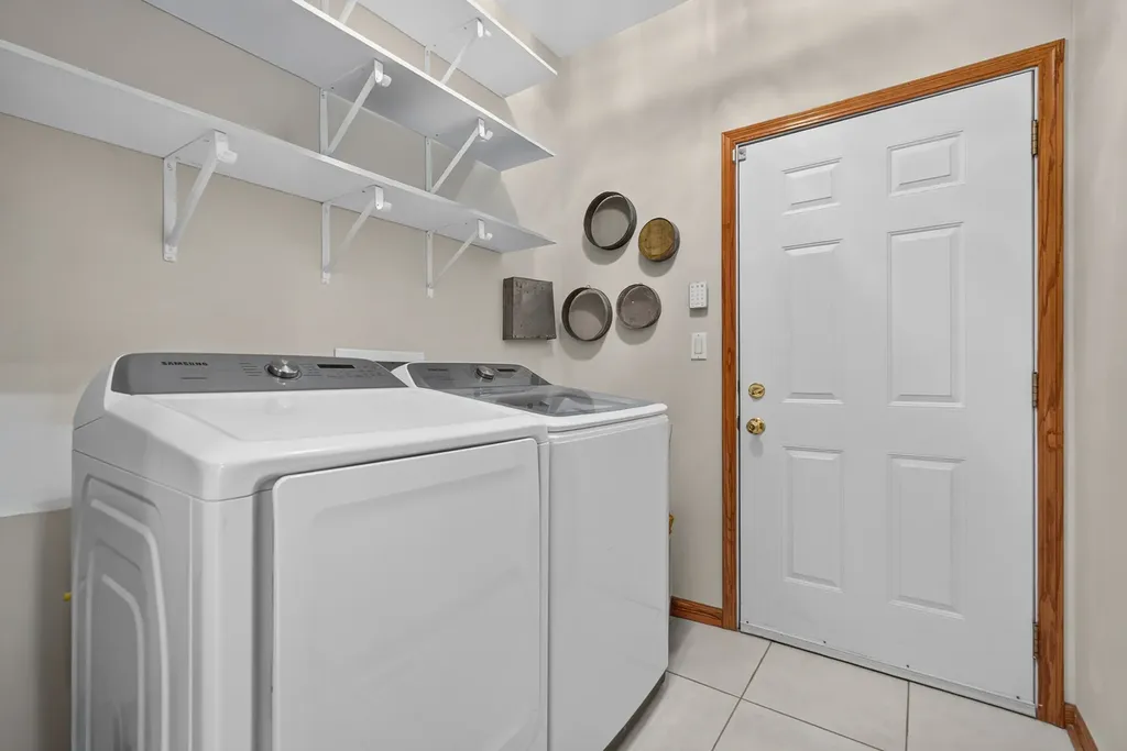 1605 Myrtle Park Street Roselle IL 60172