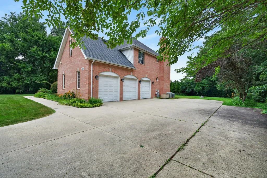 1605 Myrtle Park Street Roselle IL 60172