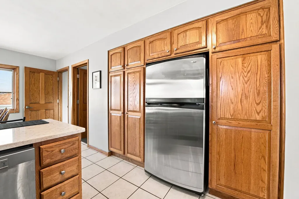 6010 South Mobile Avenue Chicago IL 60638