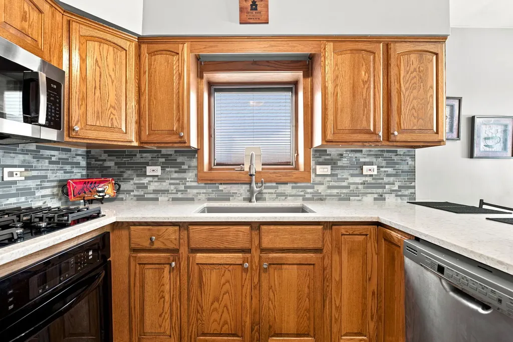 6010 South Mobile Avenue Chicago IL 60638
