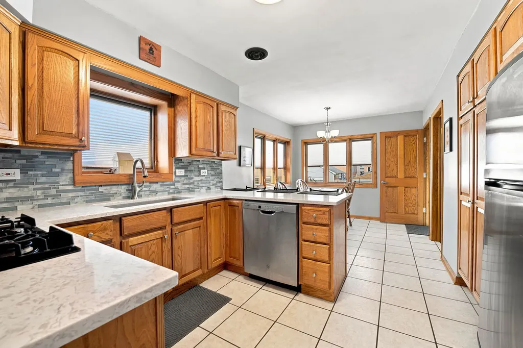 6010 South Mobile Avenue Chicago IL 60638