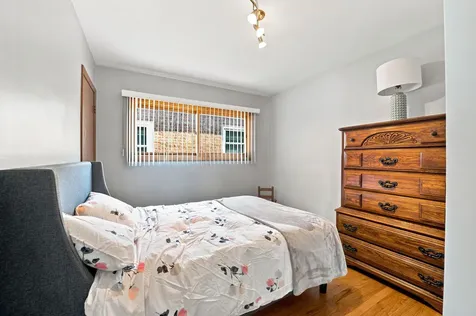 6010 South Mobile Avenue Chicago IL 60638