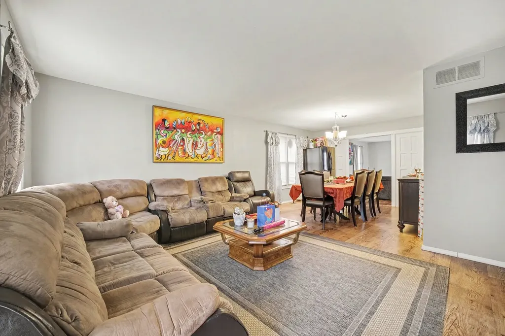 532 Carlyle Lane Bolingbrook IL 60440
