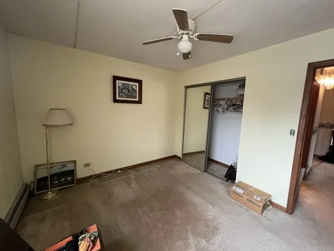 5011 Valley Lane Streamwood IL 60107