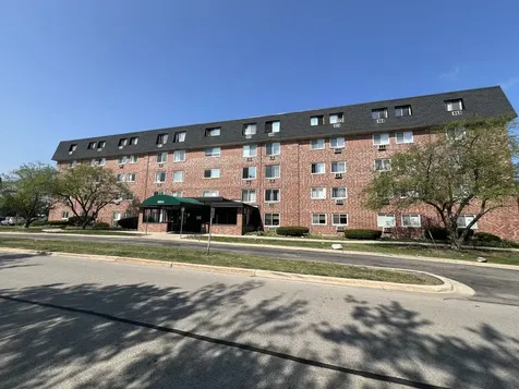 5011 Valley Lane Streamwood IL 60107
