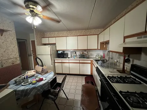 5011 Valley Lane Streamwood IL 60107