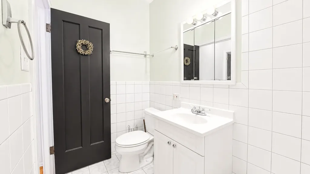 2208 West Winnemac Avenue Chicago IL 60625