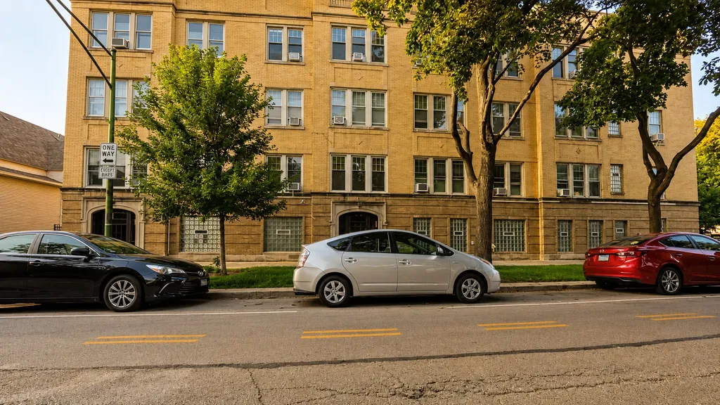 2208 West Winnemac Avenue Chicago IL 60625