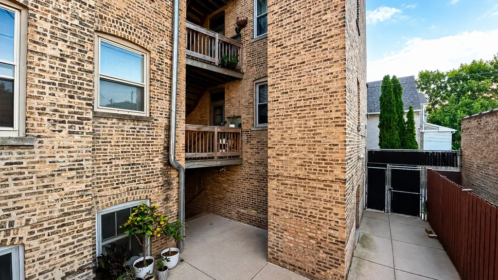 2208 West Winnemac Avenue Chicago IL 60625