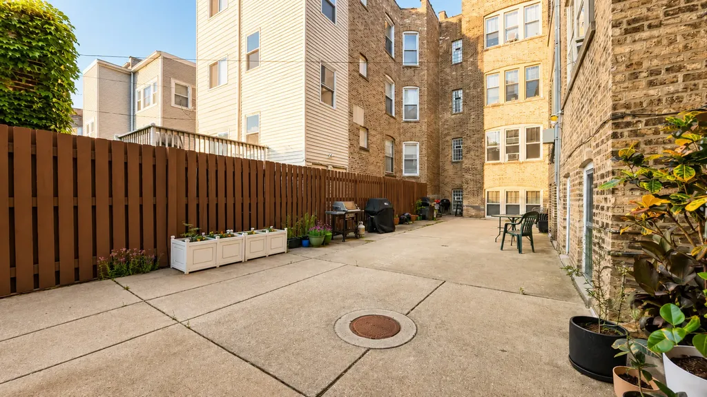 2208 West Winnemac Avenue Chicago IL 60625