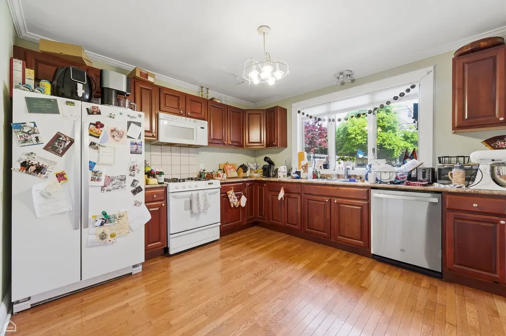 1742 West School Street Chicago IL 60657