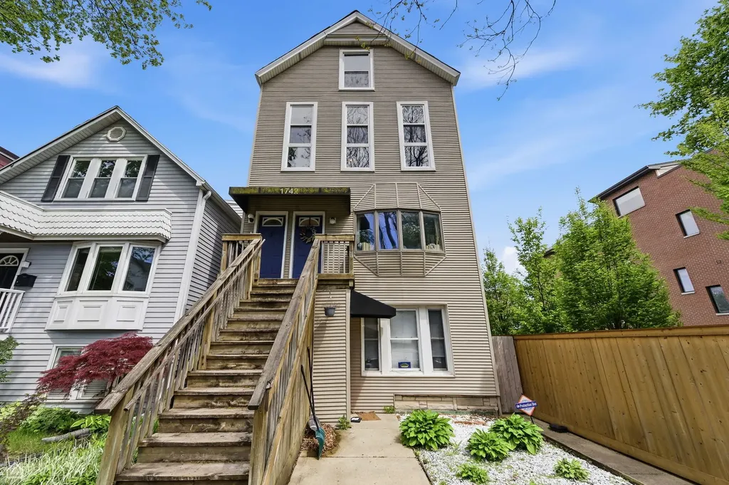 1742 West School Street Chicago IL 60657