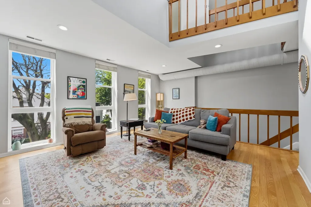 1742 West School Street Chicago IL 60657