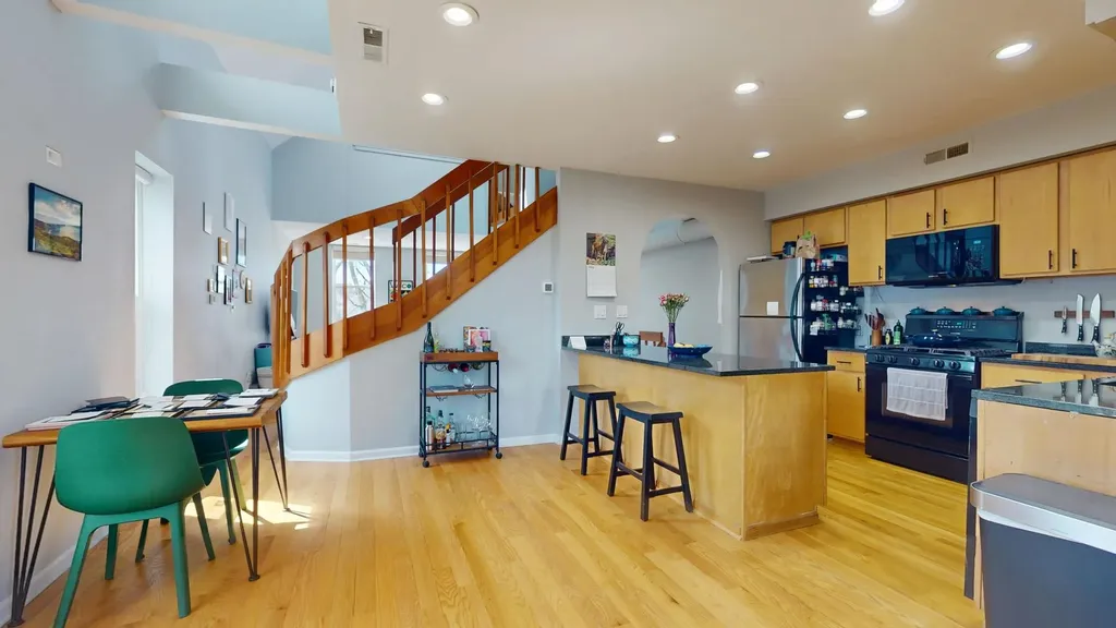 1742 West School Street Chicago IL 60657