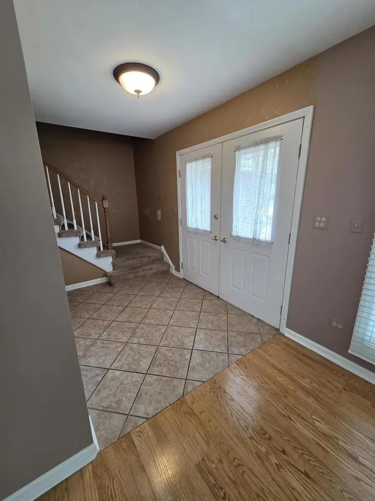 180 Farmgate Drive Schaumburg IL 60193