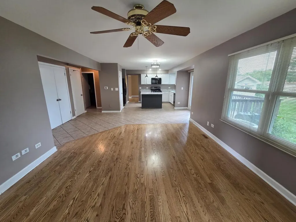 180 Farmgate Drive Schaumburg IL 60193