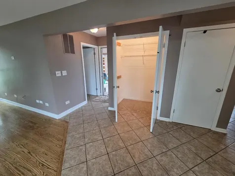 180 Farmgate Drive Schaumburg IL 60193