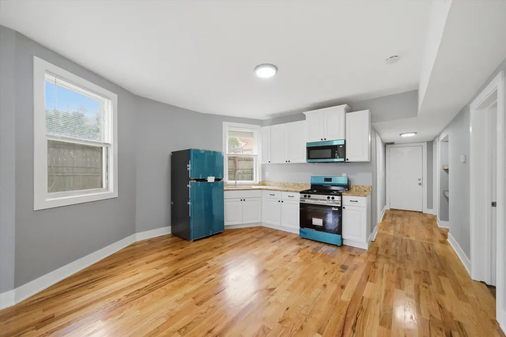 2050 North Kenneth Avenue Chicago IL 60639