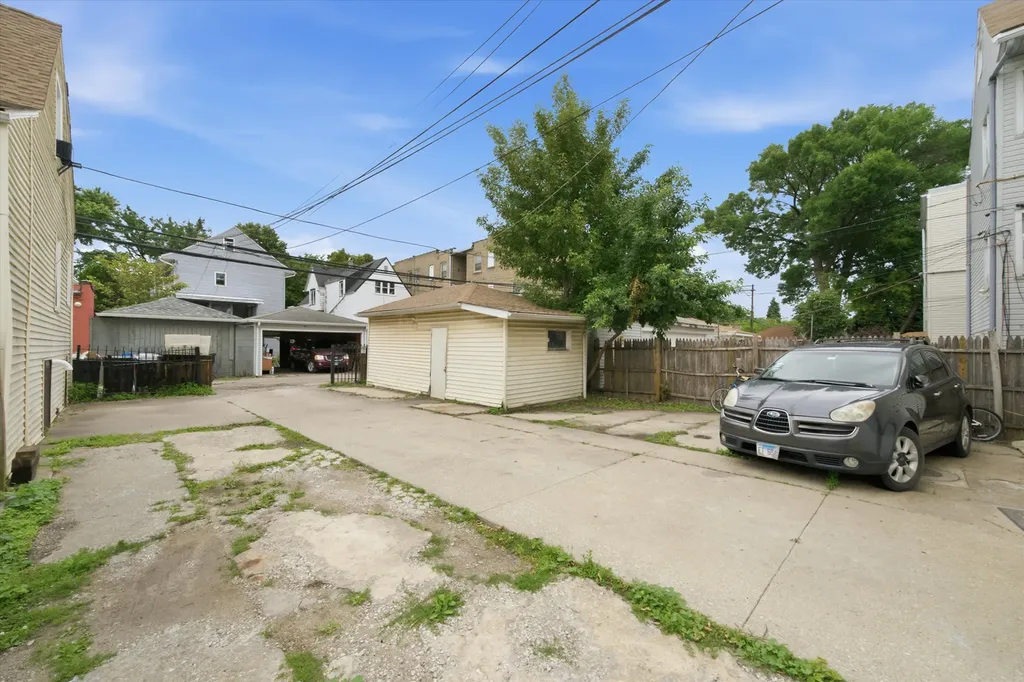 2050 North Kenneth Avenue Chicago IL 60639