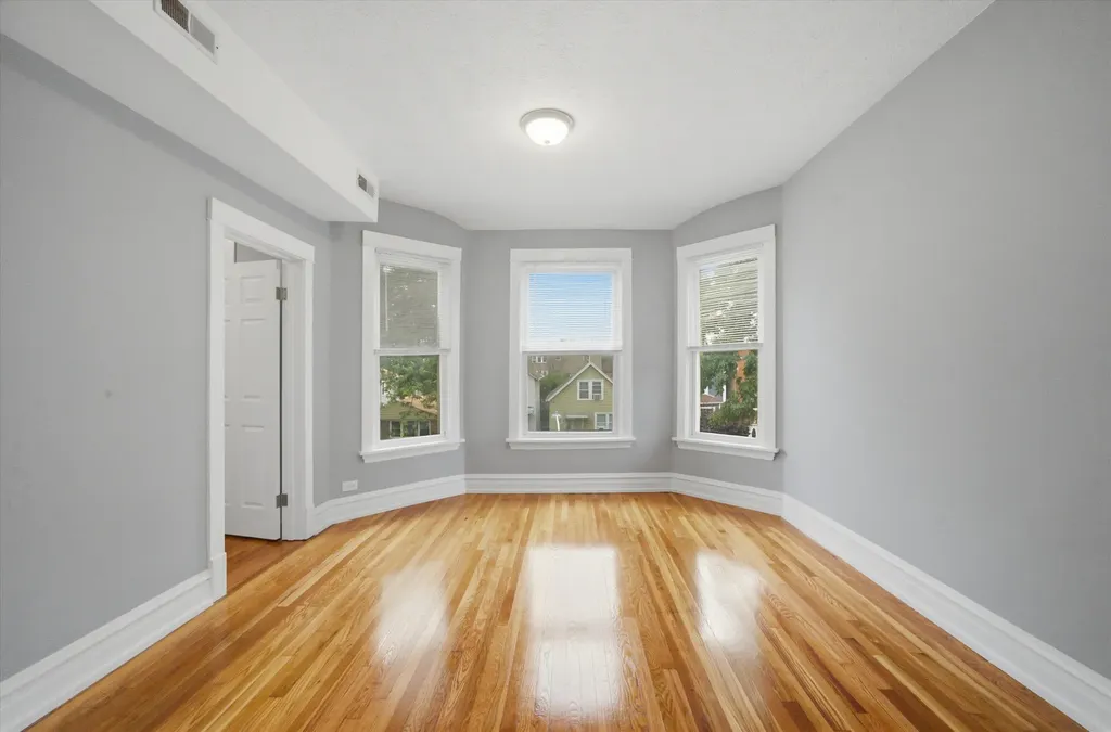 2050 North Kenneth Avenue Chicago IL 60639