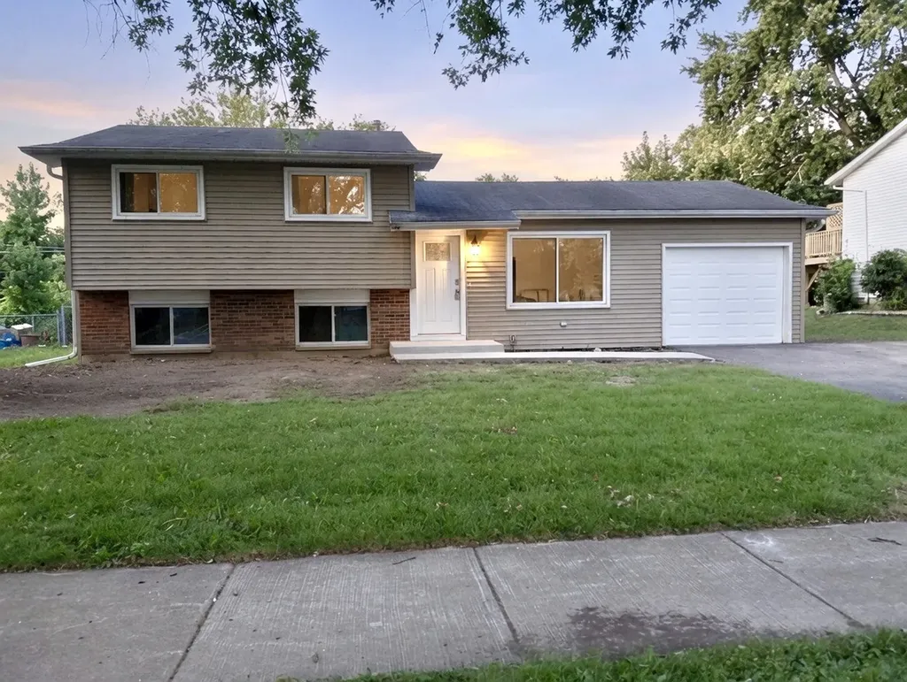 317 Hadleigh Road Bolingbrook IL 60440