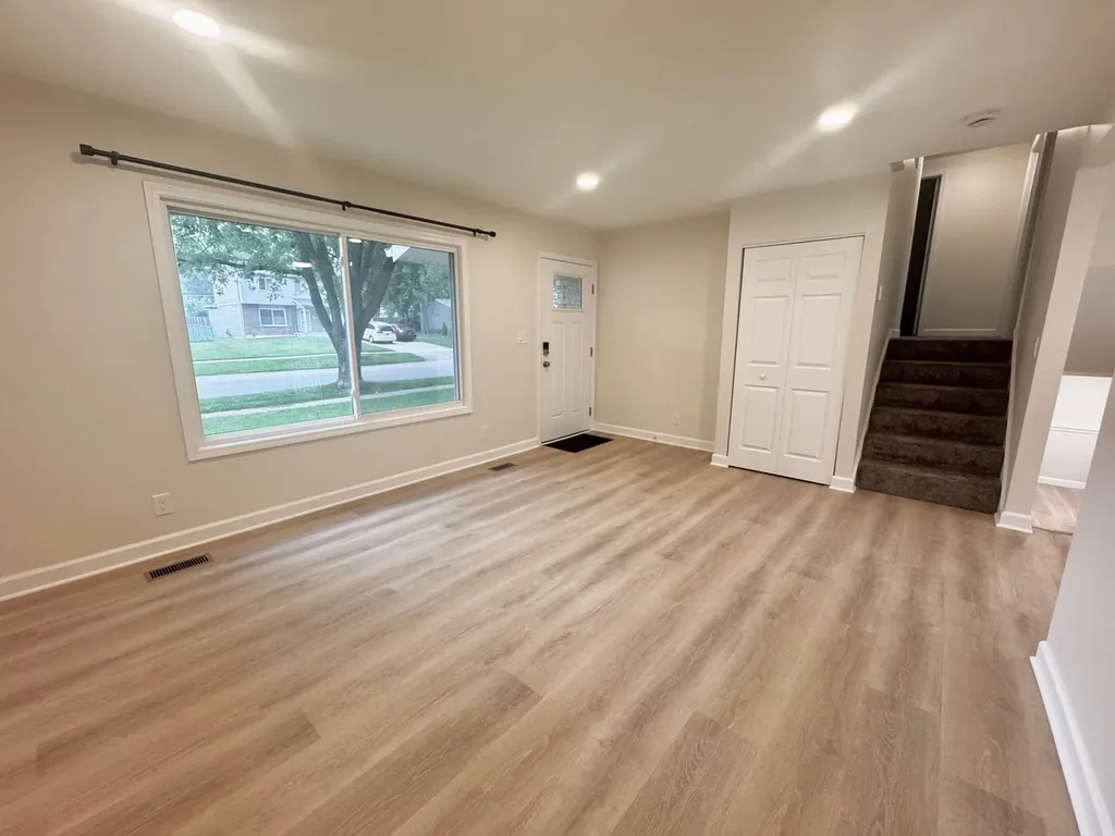 317 Hadleigh Road Bolingbrook IL 60440