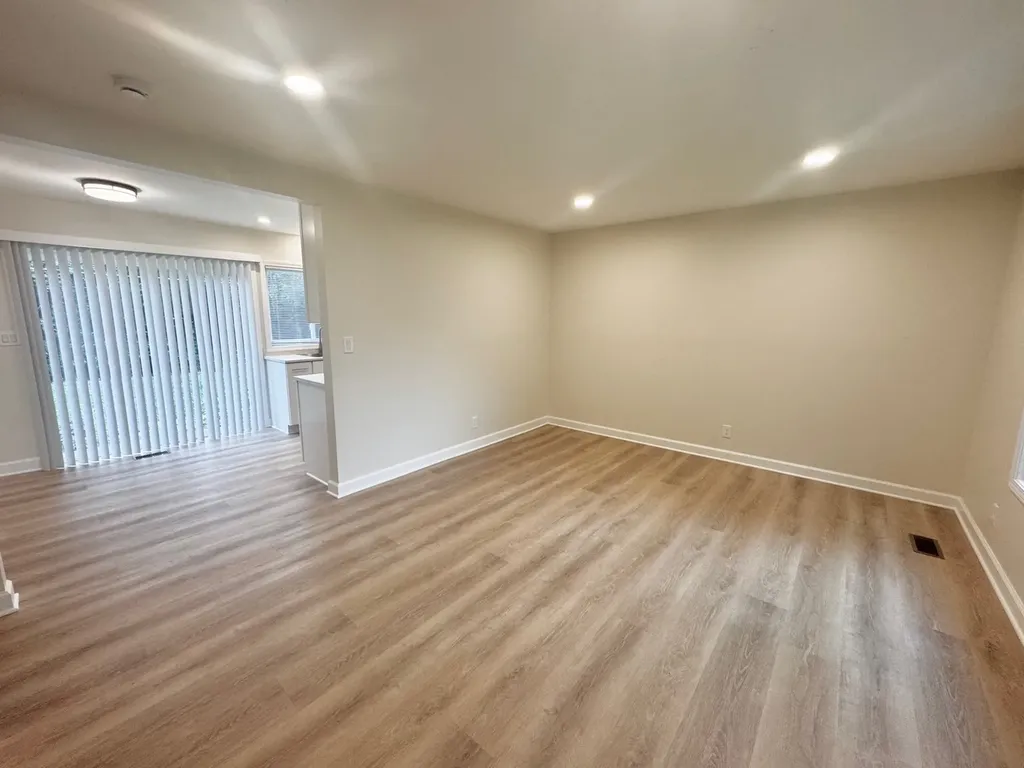 317 Hadleigh Road Bolingbrook IL 60440