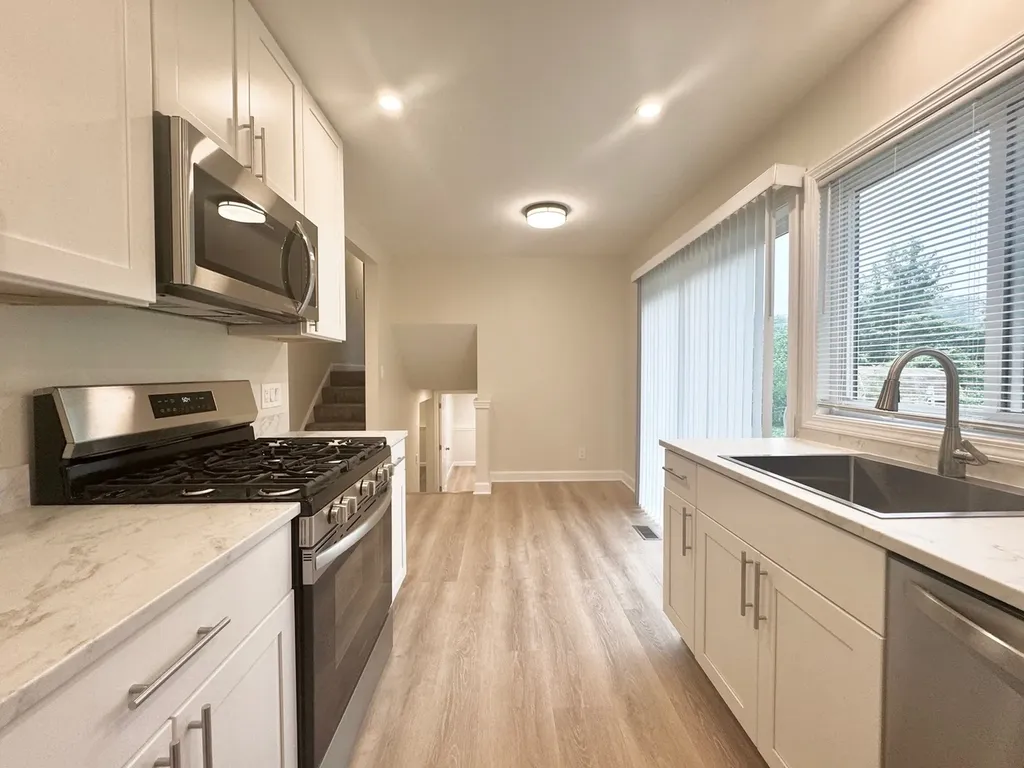 317 Hadleigh Road Bolingbrook IL 60440