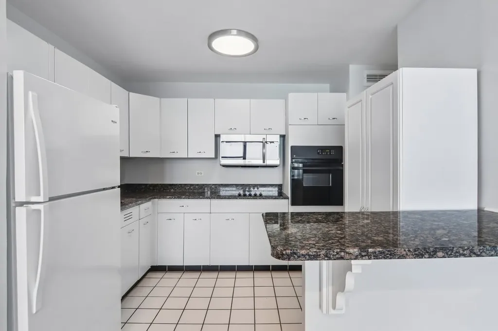 6301 North Sheridan Road Chicago IL 60660