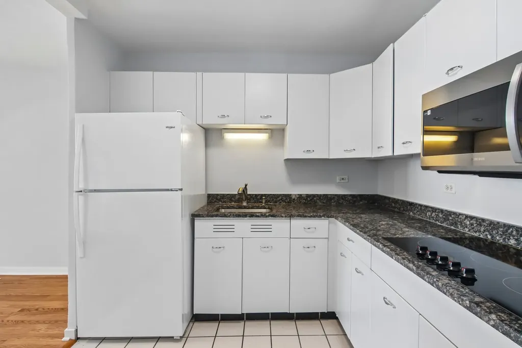 6301 North Sheridan Road Chicago IL 60660
