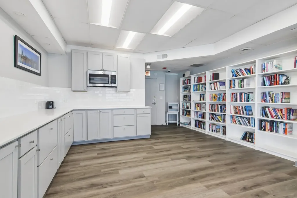6301 North Sheridan Road Chicago IL 60660