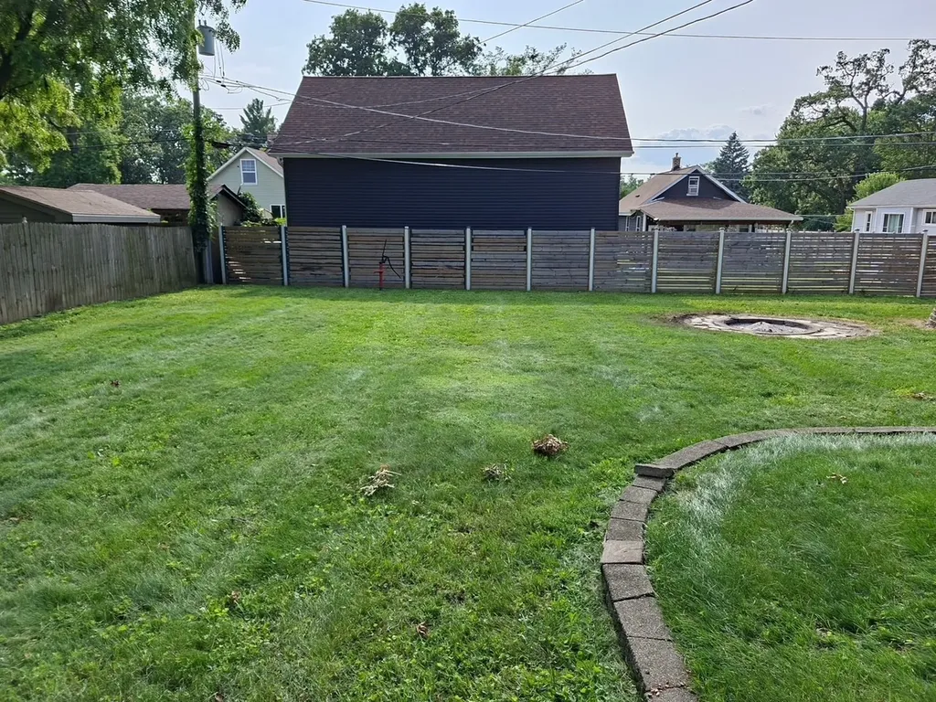1127 Howell Place Aurora IL 60505