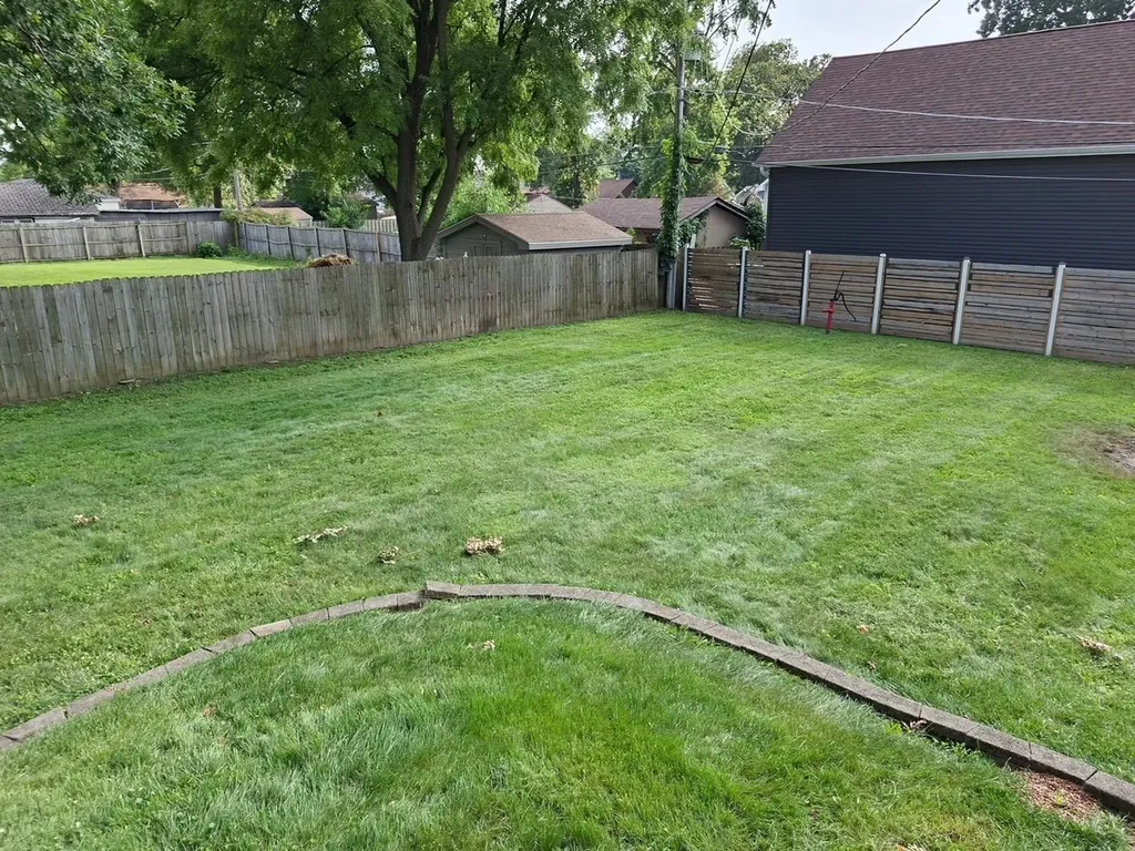 1127 Howell Place Aurora IL 60505