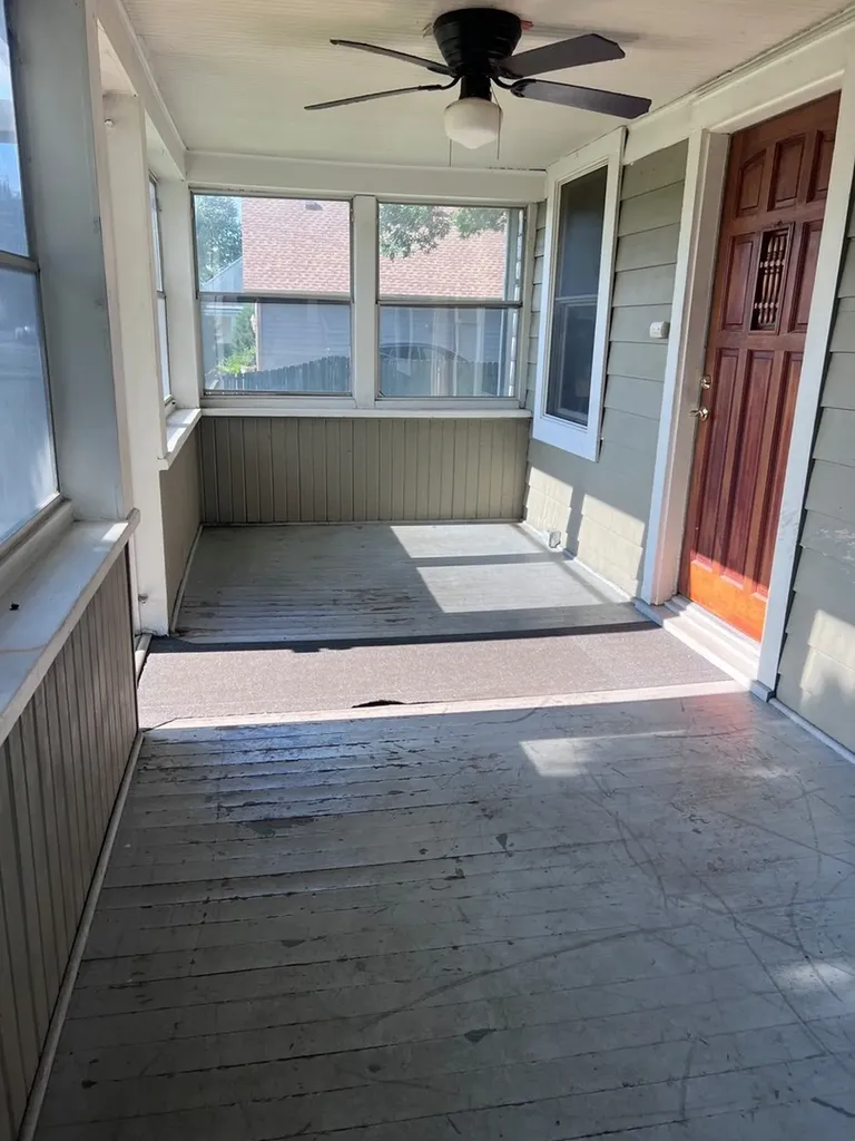 1127 Howell Place Aurora IL 60505