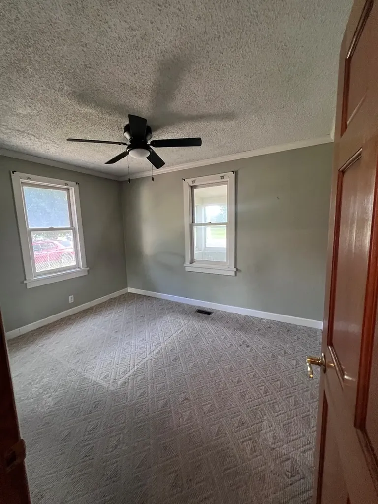 1127 Howell Place Aurora IL 60505