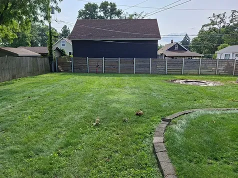 1127 Howell Place Aurora IL 60505