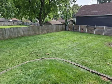 1127 Howell Place Aurora IL 60505