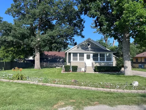 1127 Howell Place Aurora IL 60505