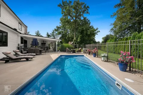 392 Crestwood Court Wood Dale IL 60191