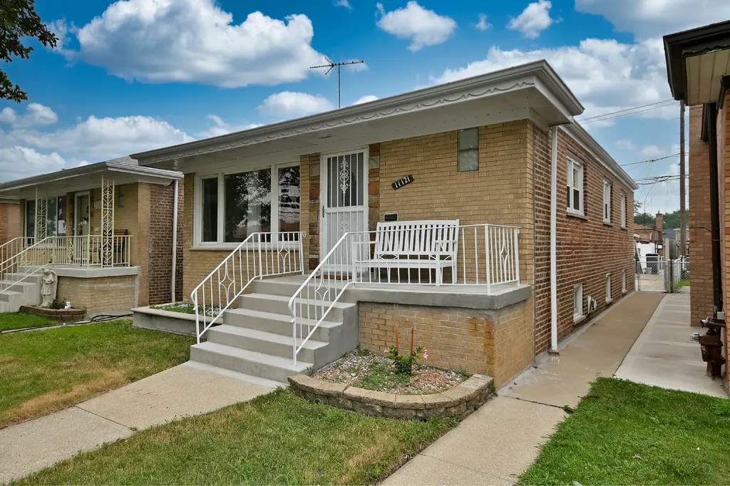 11121 South Ewing Avenue Chicago IL 60617