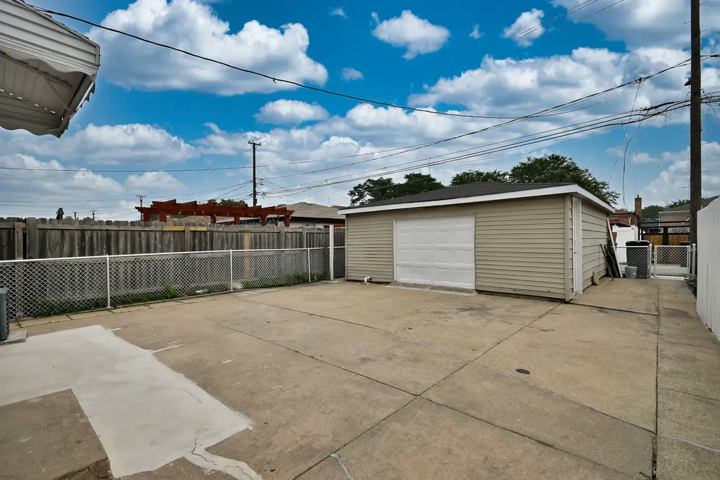 11121 South Ewing Avenue Chicago IL 60617