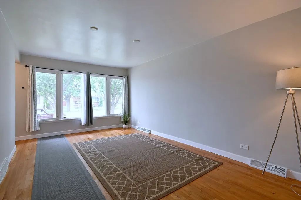 11121 South Ewing Avenue Chicago IL 60617