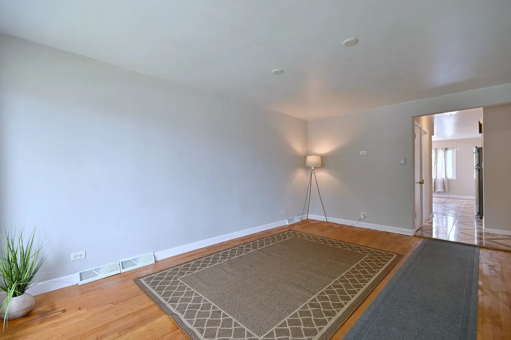 11121 South Ewing Avenue Chicago IL 60617