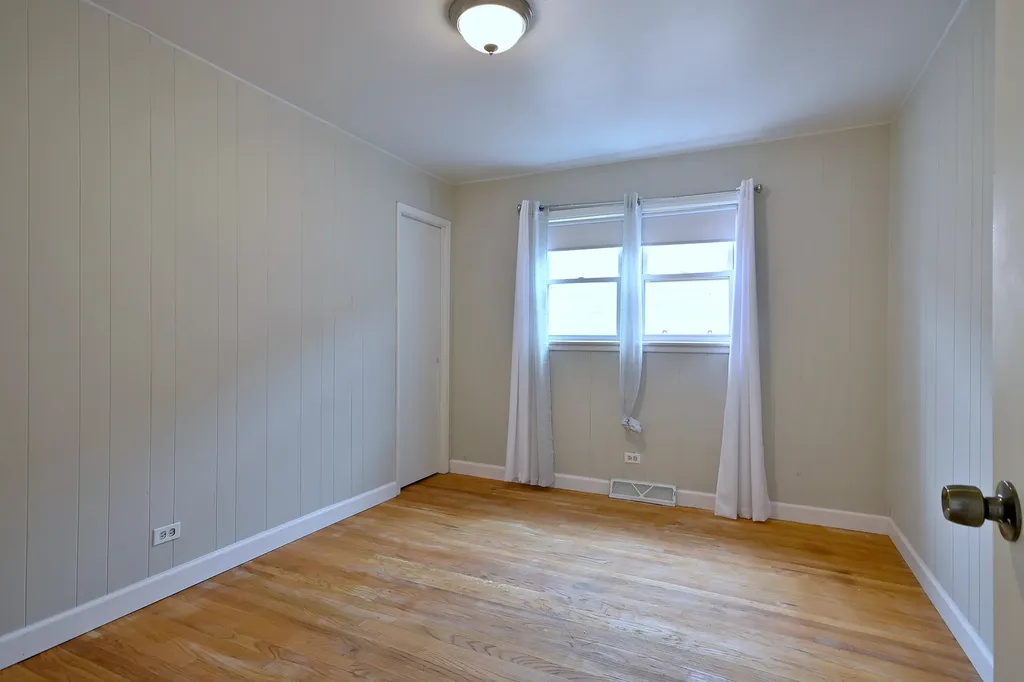 11121 South Ewing Avenue Chicago IL 60617
