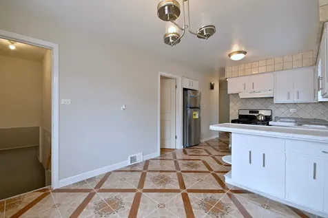 11121 South Ewing Avenue Chicago IL 60617