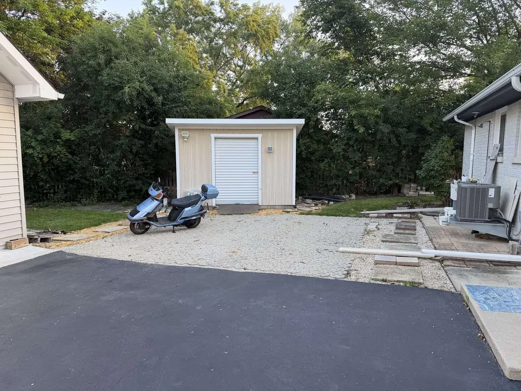 466 North Ridgeland Avenue Elmhurst IL 60126