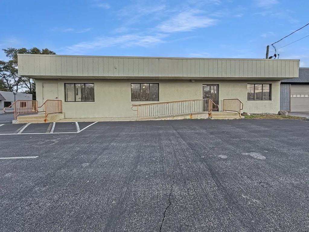 2904 West Il Route 120 Mchenry IL 60051