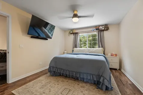 1045 Silver Hill Circle Joliet IL 60432