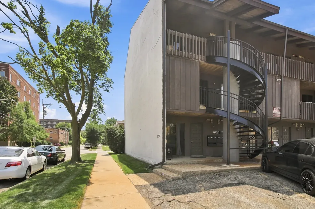 1296 East Washington Street Des Plaines IL 60016